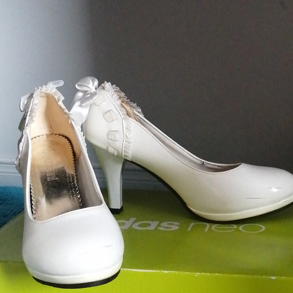 White lace high heels👠 - Picture 2 of 4